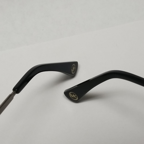 Michael Kors Sunglasses M2471S TAYLOR 001 Black - Picture 7 of 8